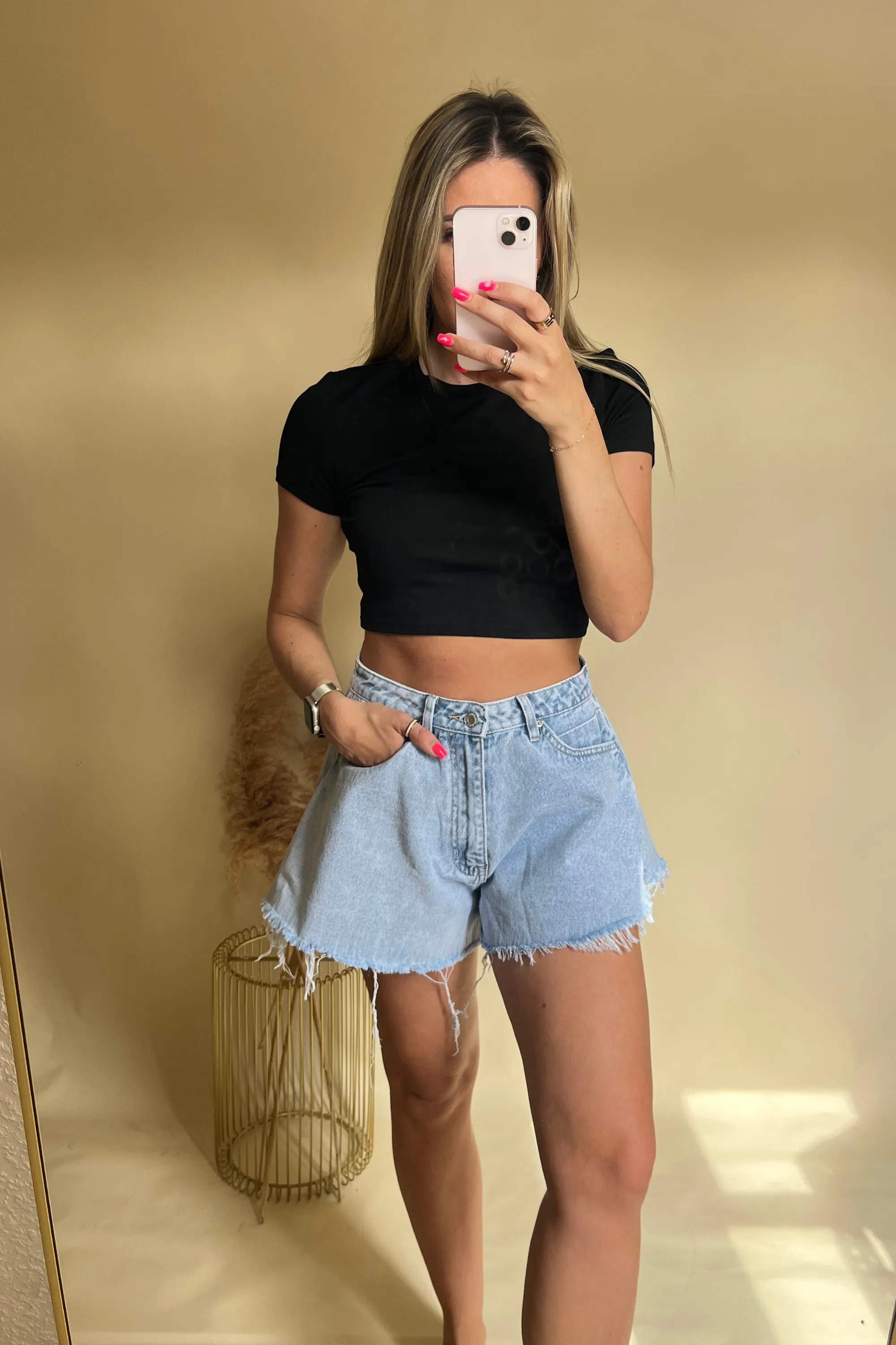 Black round neck short sleeve crop t-shirt